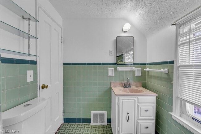 Building Photo - 19518 Shakerwood Rd