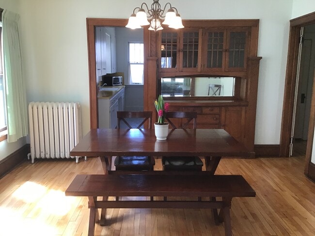 Spacious dining room with built-ins - 4636 Cedar Ave