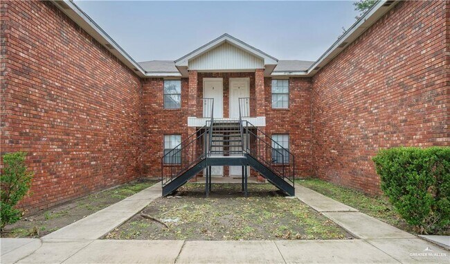 Building Photo - 15 Angus St