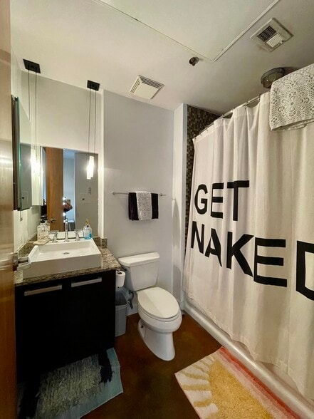 Building Photo - 600 12th Ave S