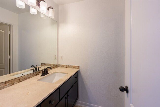 Building Photo - 2614 Orleans Way