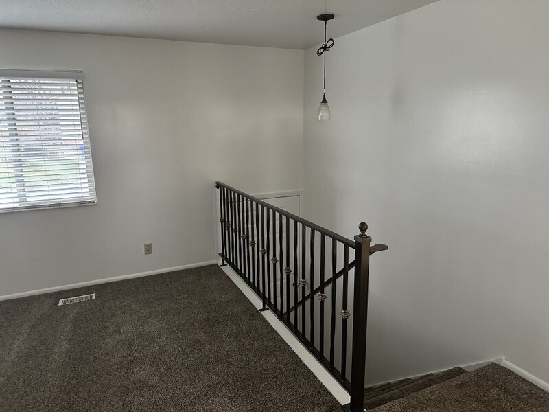 Building Photo - 689 E 2300 N