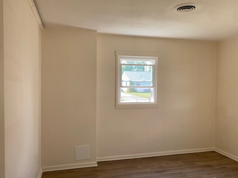 Building Photo - 184 Little Flower Ln