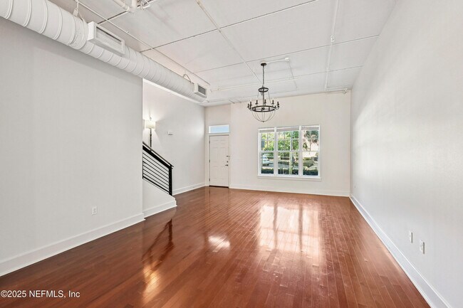 Building Photo - 1661 Riverside Ave