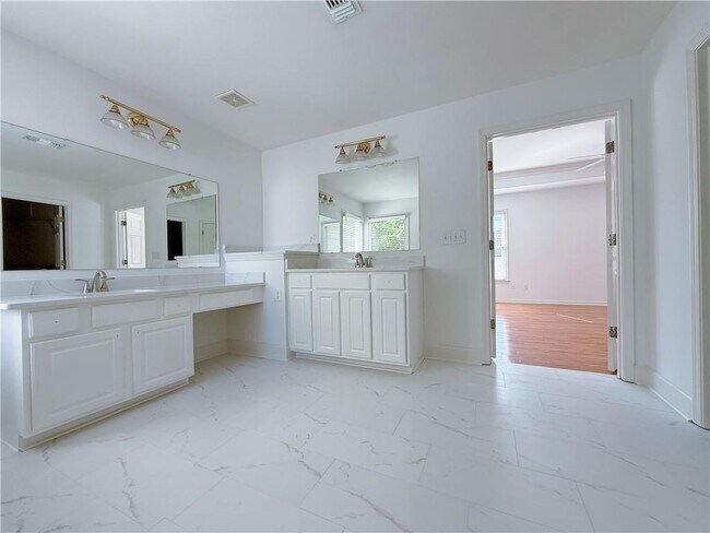 Building Photo - 3332 Drawbridge Terrace