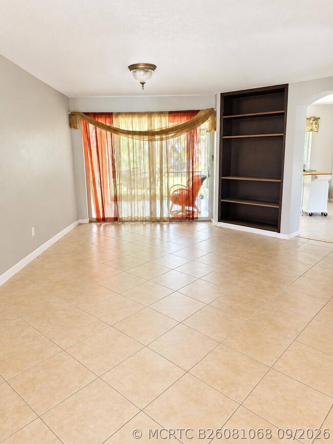 Building Photo - 6091 Sugar Loaf Ln