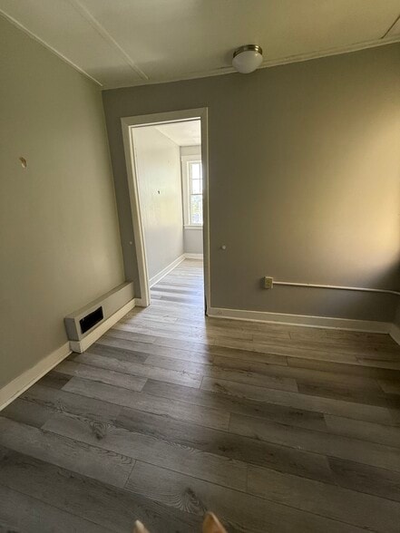 Building Photo - 56 Long St