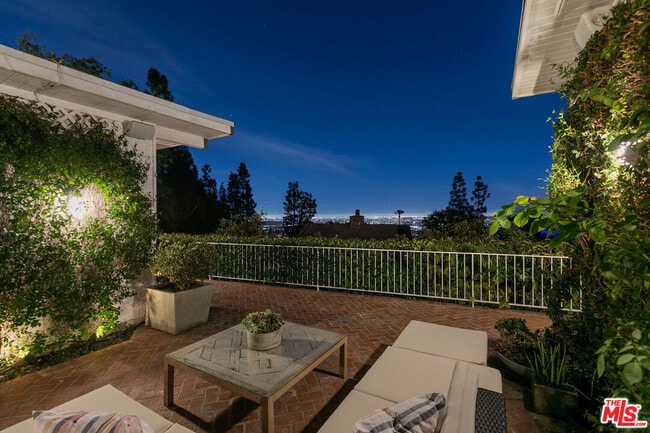 Building Photo - 1644 Marmont Ave