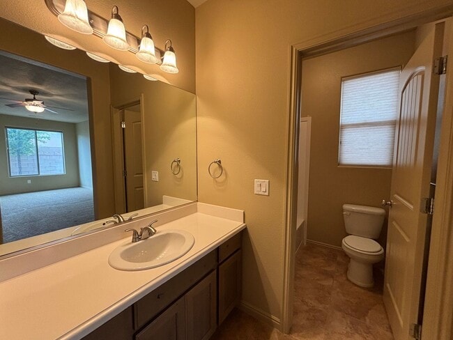 Building Photo - SPACIOUS HOME FOR RENT!