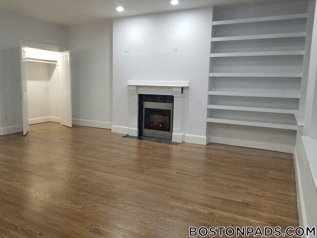 Building Photo - 140 Boylston St