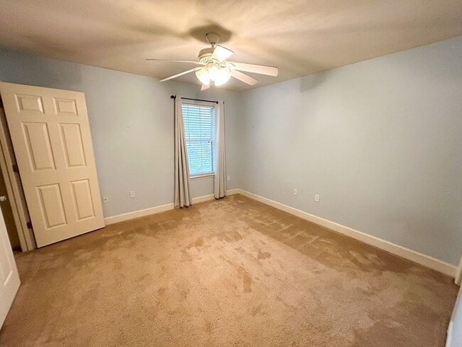 Building Photo - Woods Edge South #130