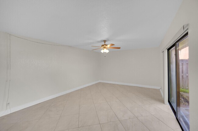 Building Photo - 128 Lake Arbor Dr