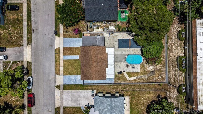 Building Photo - 1134 S Ridge St