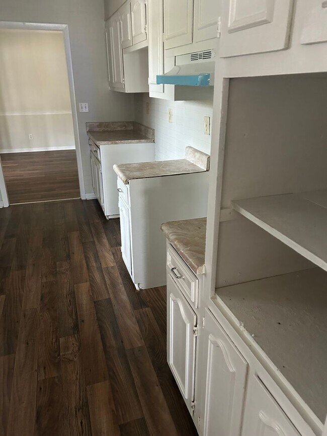 Building Photo - 321 Soperton Ave