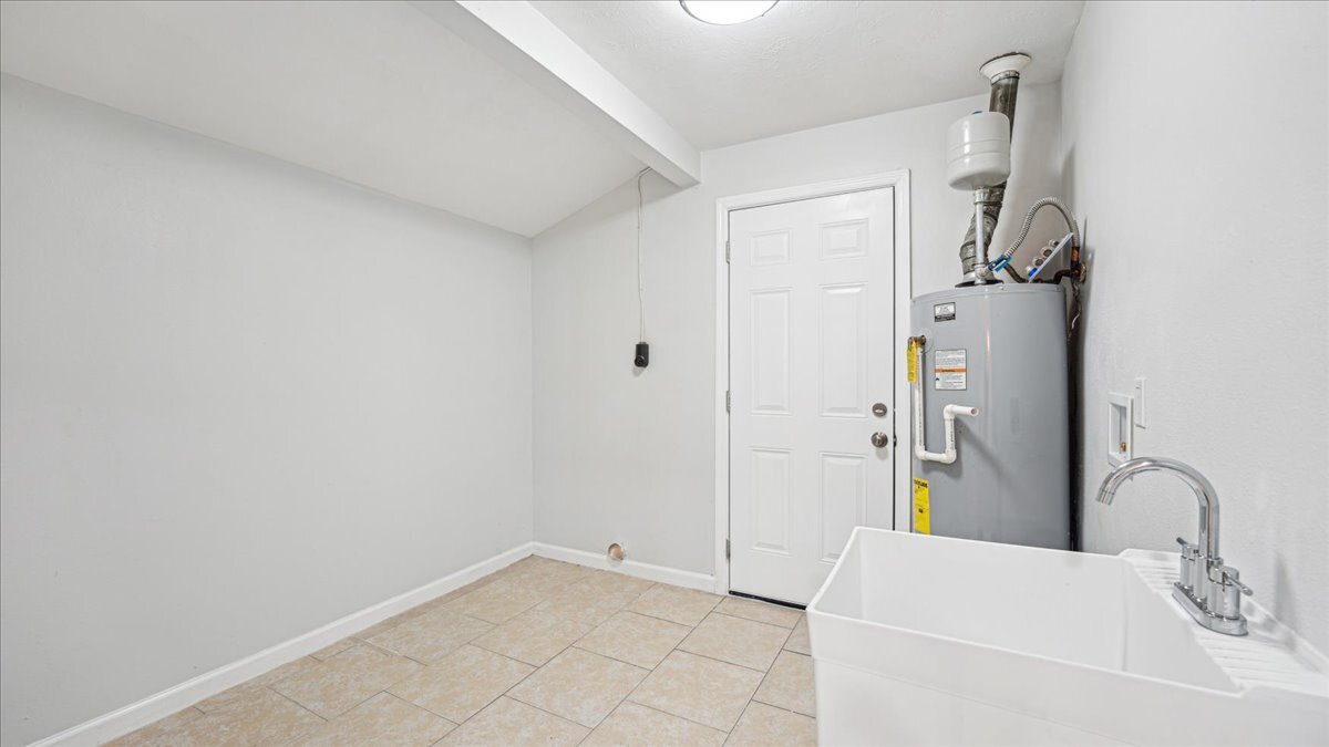 Building Photo - 4800 Key Largo Dr W