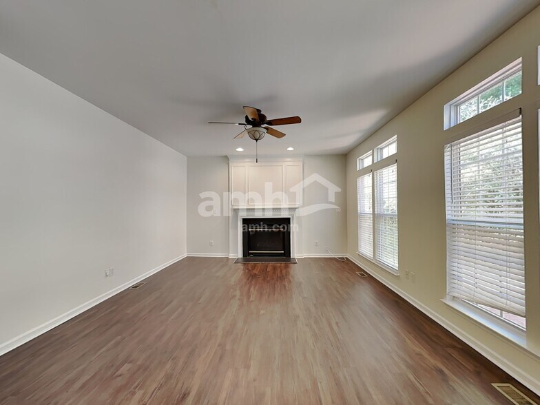 Building Photo - 3007 Linstead Dr