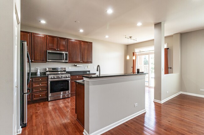 Building Photo - 1858 Crenshaw Cir