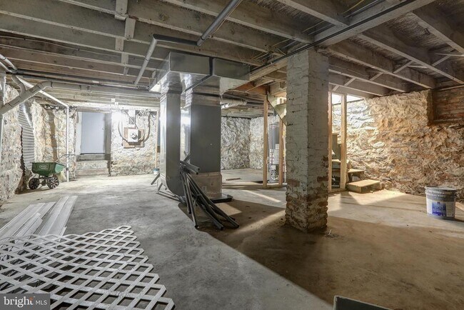 Building Photo - 505 McCabe Ave