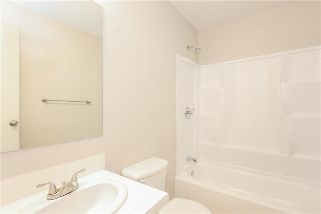 Building Photo - 2504 Yorkshire Ave