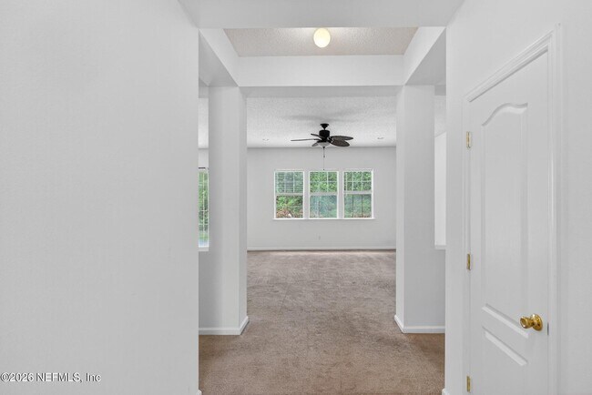 Building Photo - 872 Collinswood Dr W