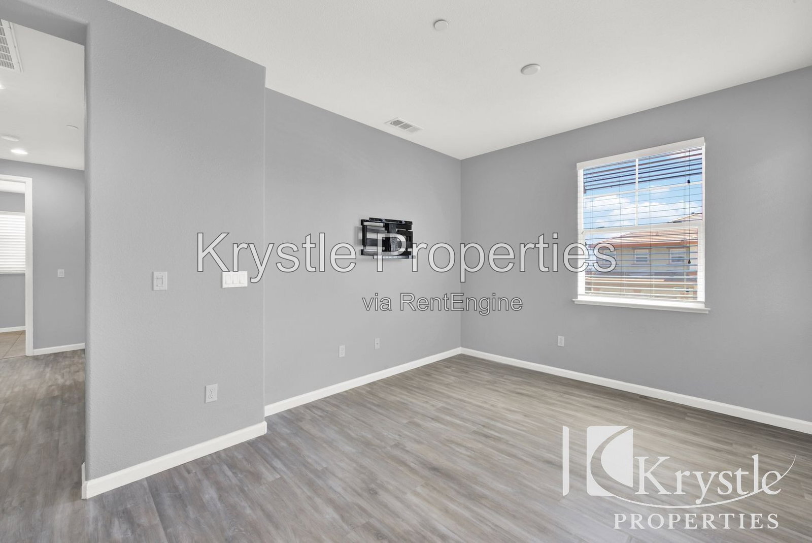 Building Photo - 1649 Roma Dr