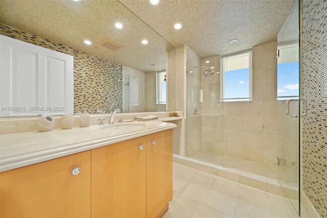 Building Photo - 17875 Collins Ave