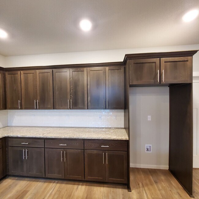 Building Photo - New 3 bedroom 2 bath home in Albany, Easy drive to Corvallis, Lebanon or I-5