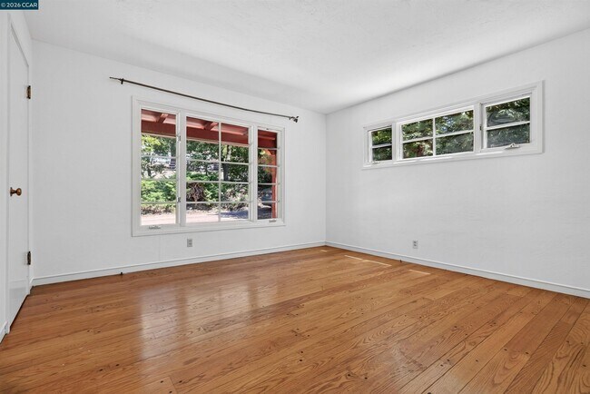 Building Photo - 755 Glenside Dr