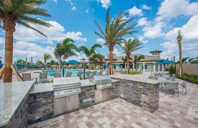 Building Photo - 2485 Primrose Pl