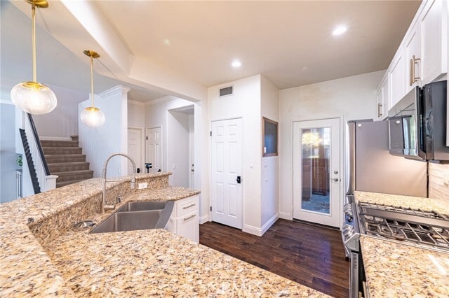 Building Photo - 12 Nantucket Ln