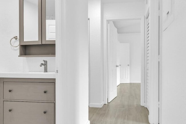 Building Photo - 13737 Yarmouth Dr