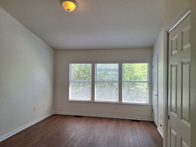 Building Photo - 8106 Summer Cove Ct