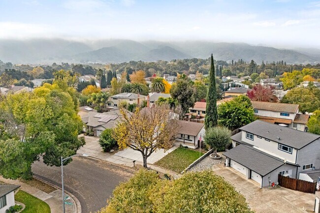 Building Photo - 7085 Valley Forge Dr