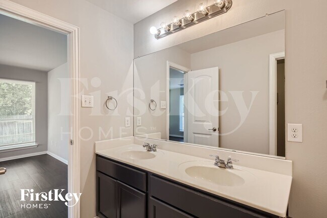 Building Photo - 278 Meadowcrest Dr