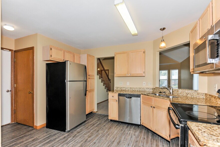 Building Photo - 14480 Williamsburg Manor Dr