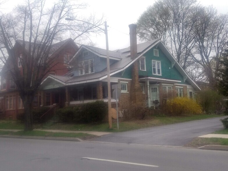 House - 523 W Beaver Ave