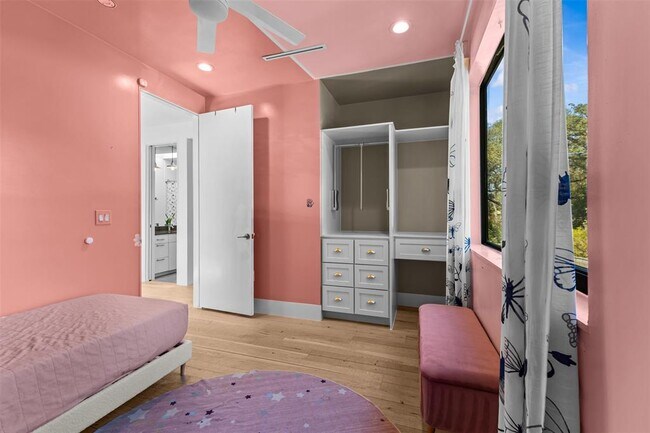 Building Photo - 5704 Driftwood Dr