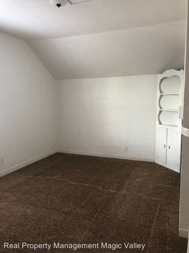 Building Photo - 2 br, 1 bath House - 651 1/2 2nd Ave N.
