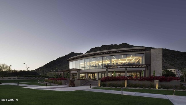 Building Photo - 6302 E Camelback Rd