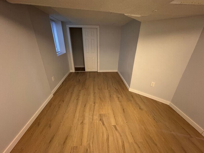 Building Photo - 1429-1431 Knox Ave N