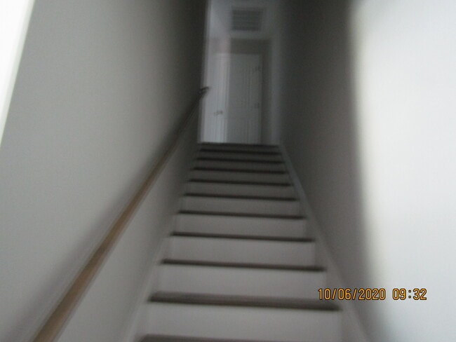 Building Photo - 108 Blue St