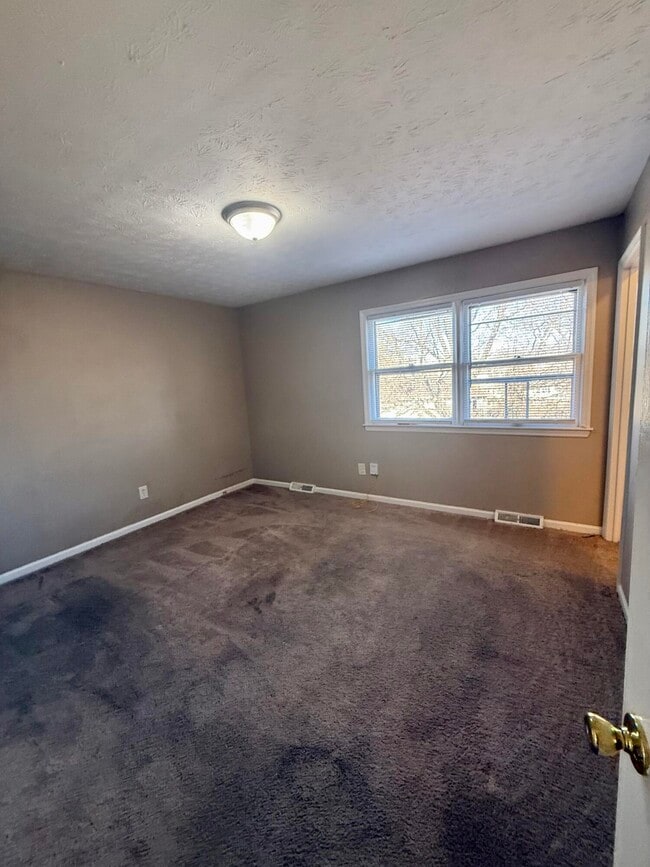 Building Photo - 388 S Eagle Creek Dr