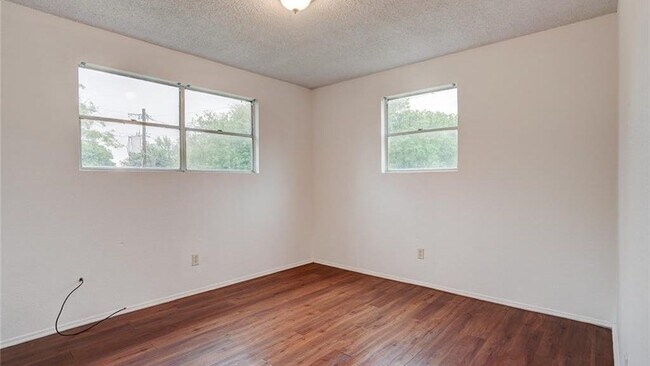 Building Photo - 724 Old Martindale Rd