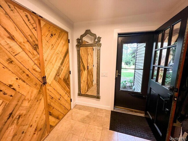 Building Photo - 1045 Wagon Wheel Ln