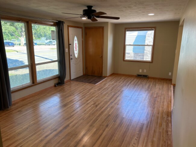 Building Photo - 1304 N Kiwanis Ave