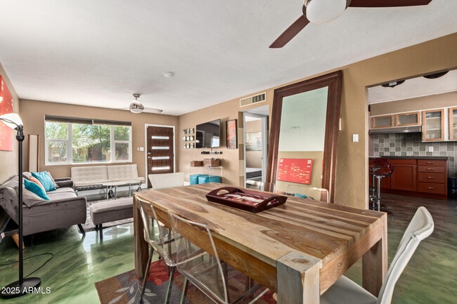 Building Photo - 6744 E Vernon Ave