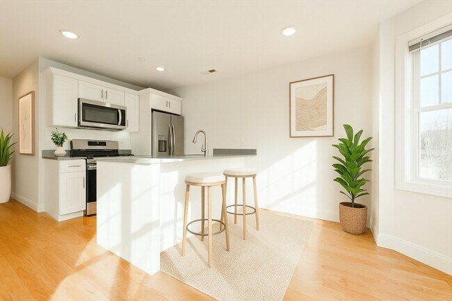 Building Photo - 375 Dorchester St