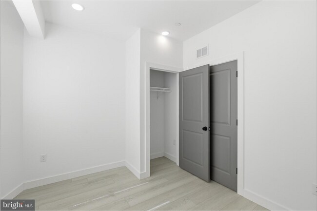 Building Photo - 1043 W Orleans St