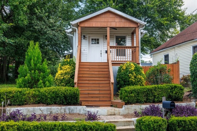 Building Photo - 2 Bedroom, 2 Bath in Homewood