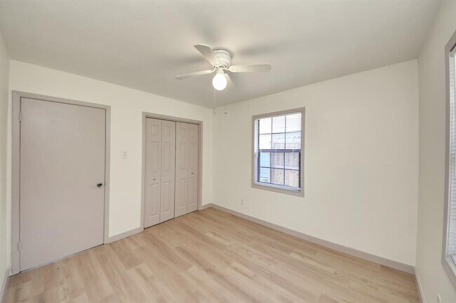 Building Photo - 2404 Grape Ln
